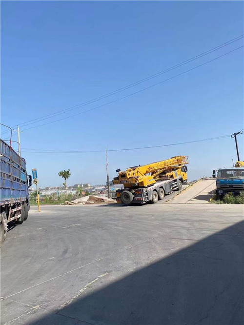 荣成市25吨吊车的租赁价格大概是多少？